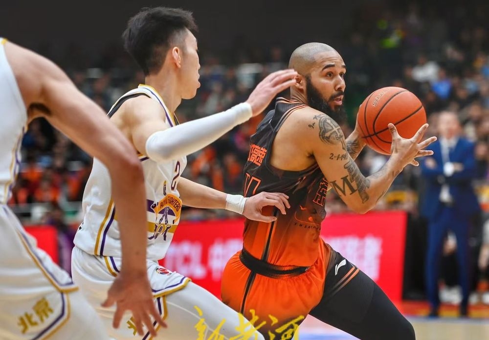 山东男篮国际比赛日回应争议；志在欧篮联名次提升；信心回归；控场能力受关注的简单介绍